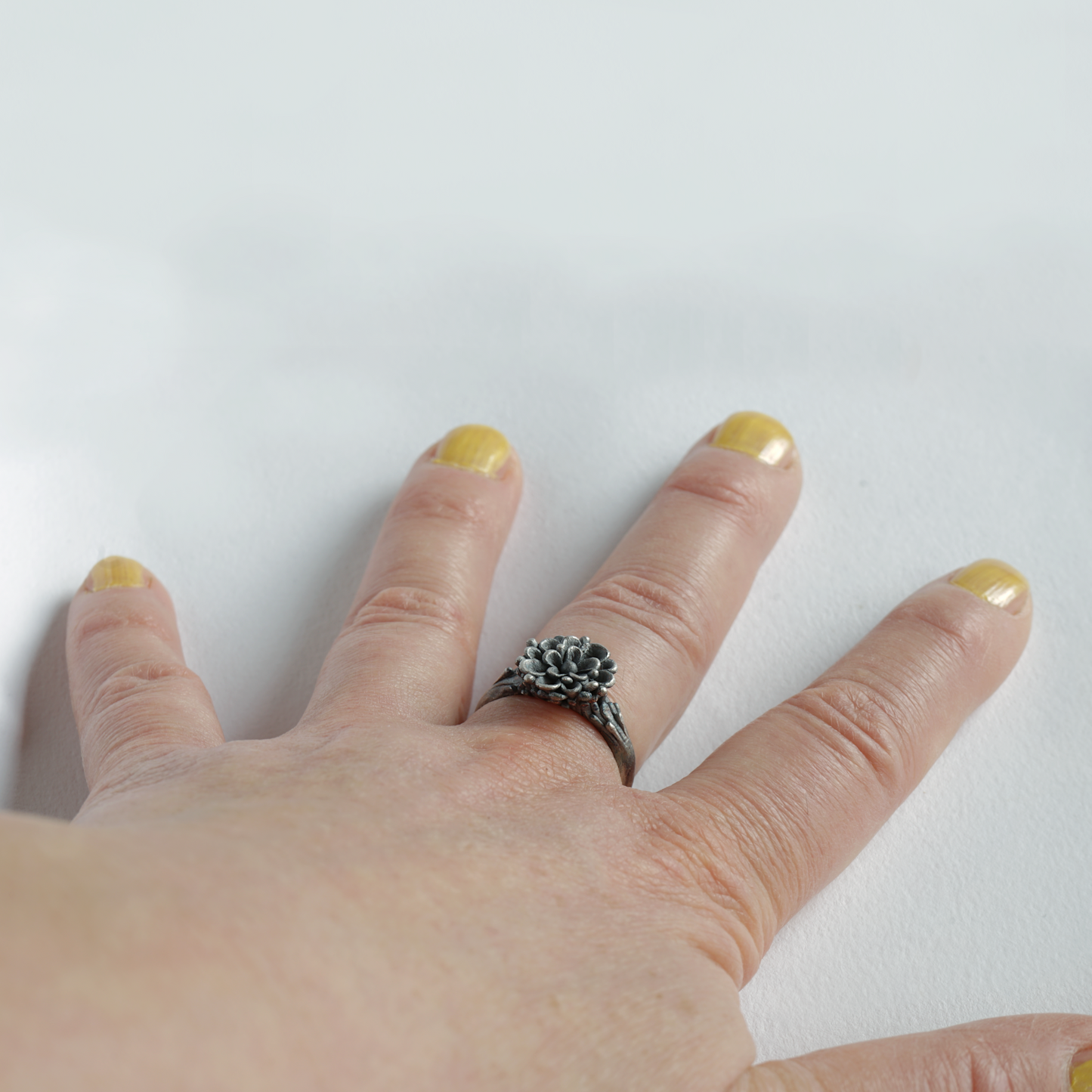 Modern Floral Silver Ring – Seamless Flower Petal Pattern Band