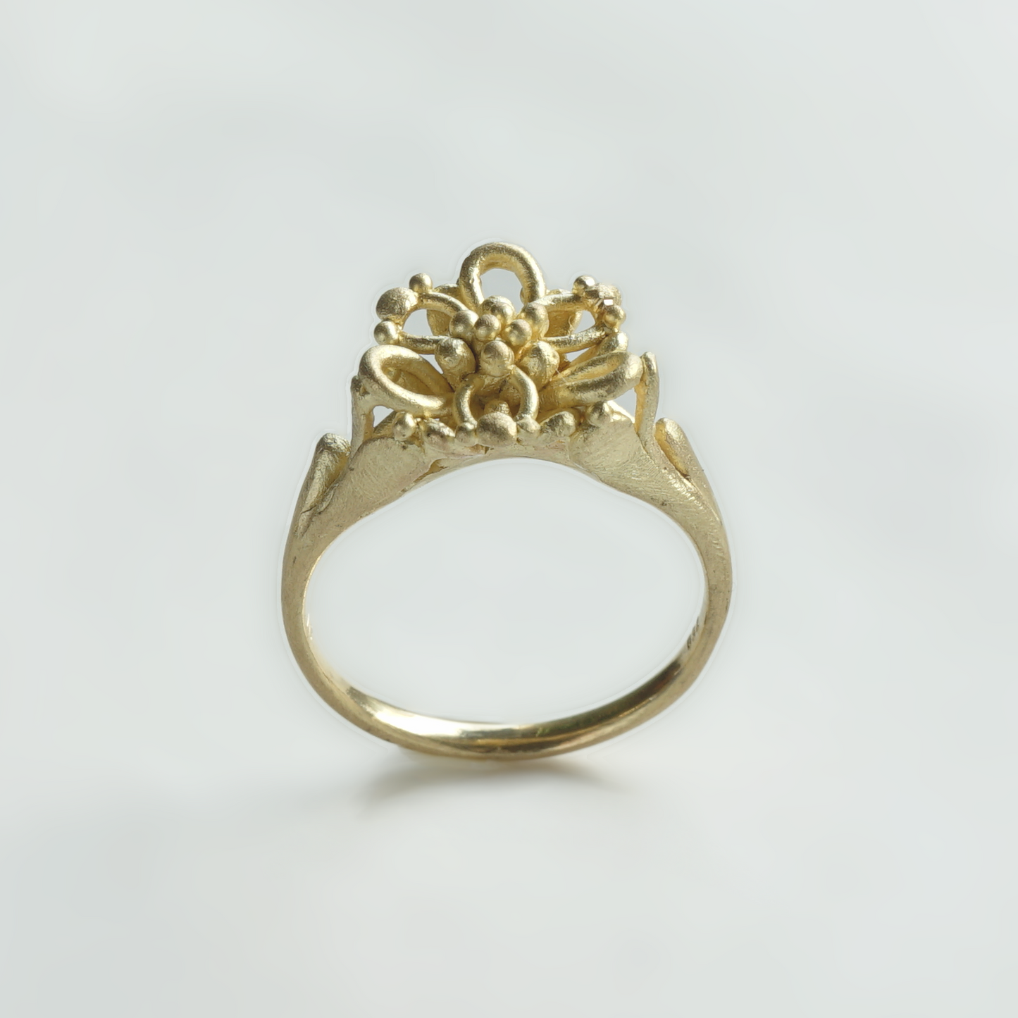Antique-Inspired Floral Ring in Solid 750 Gold
