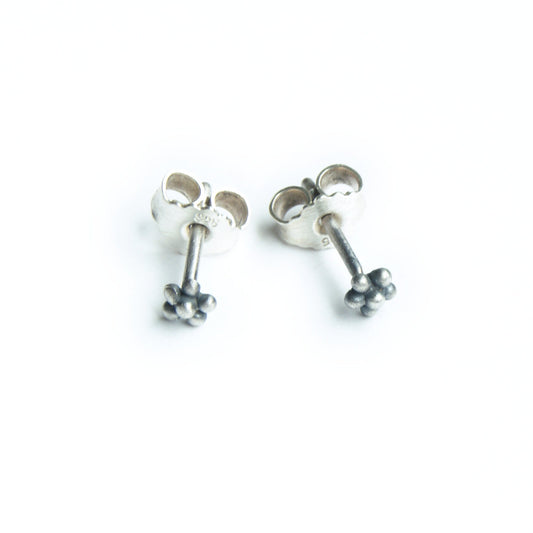 Blackened 925 Silver Flower Earrings: Minimalist Studs