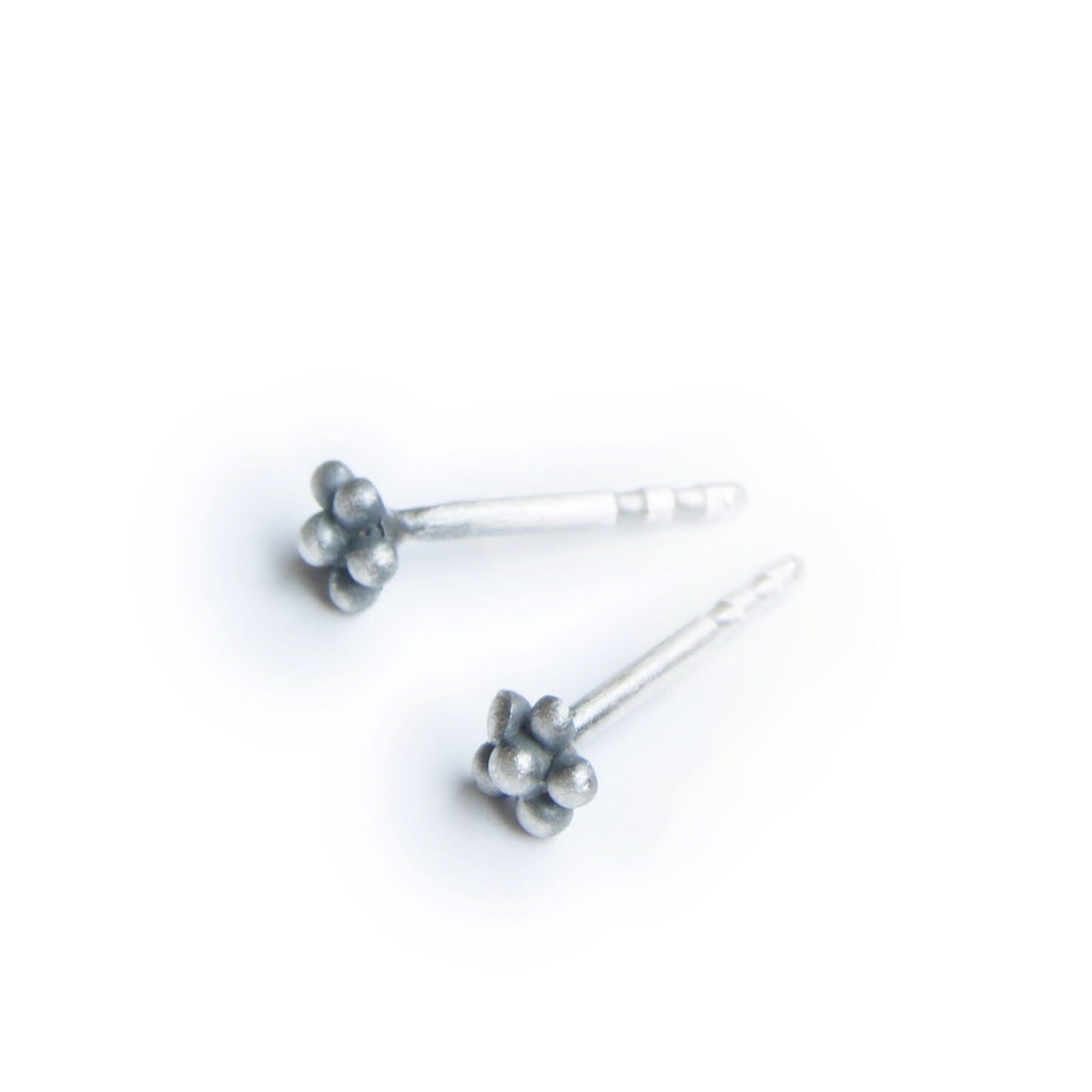 Blackened 925 Silver Flower Earrings: Minimalist Studs