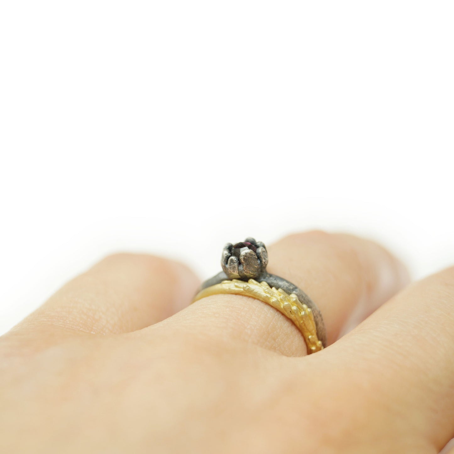 Delicate and unique gold ring with an organic structure – an alternative wedding band